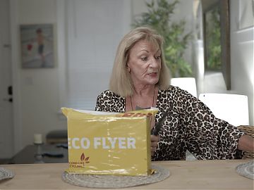 GiLF opens a box and receives a special visit...